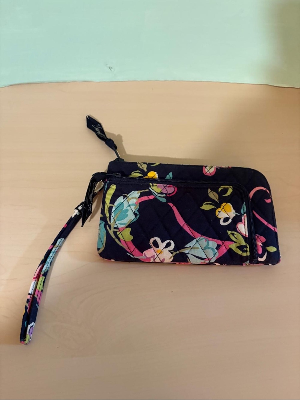 Vera Bradley Super Smart Wristlet Ribbons 2012 Retired Breast Cancer NWOT